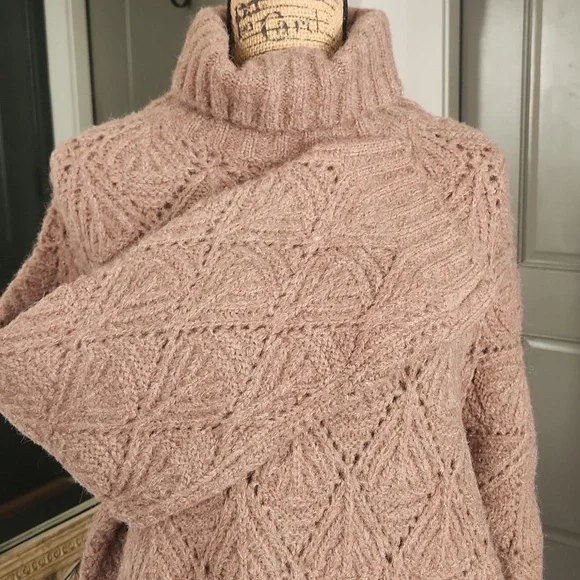 NWOT POL Sweater - Picture 4 of 9